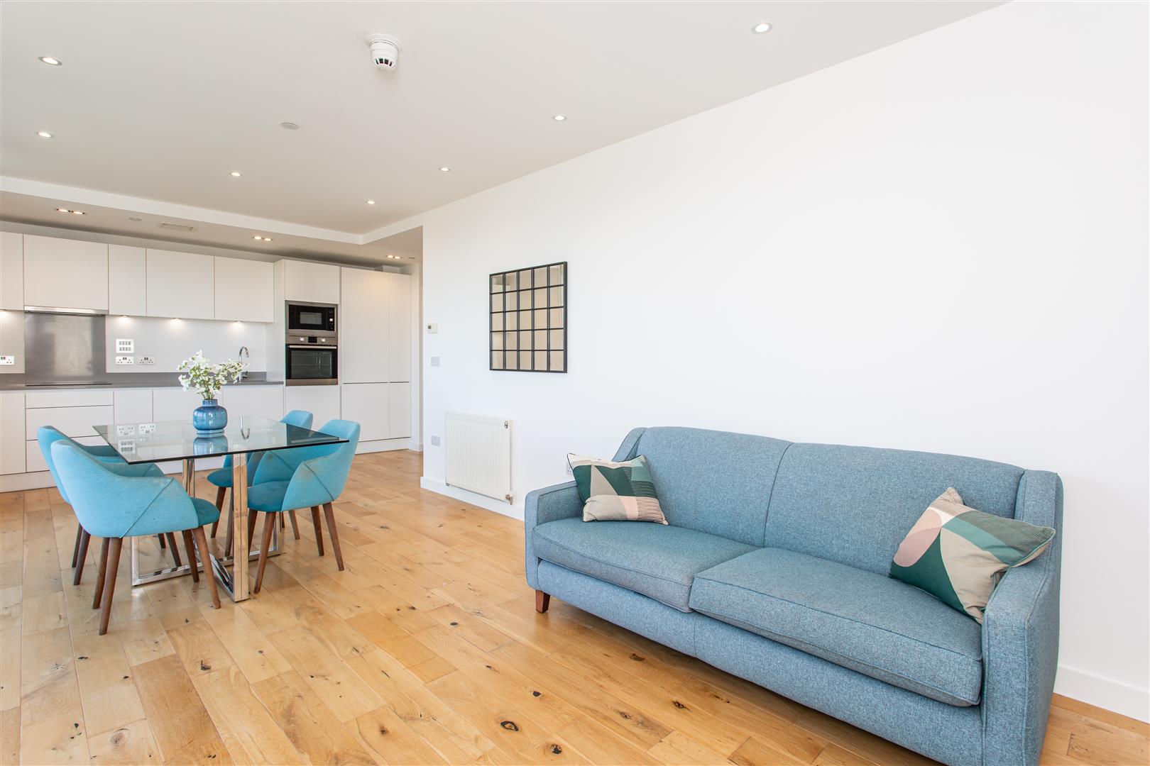 2 bed property in Palmers Road, Bethnal Green